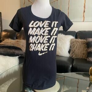 Nike Woman’s Slim fit Graphic athletic Top Medium